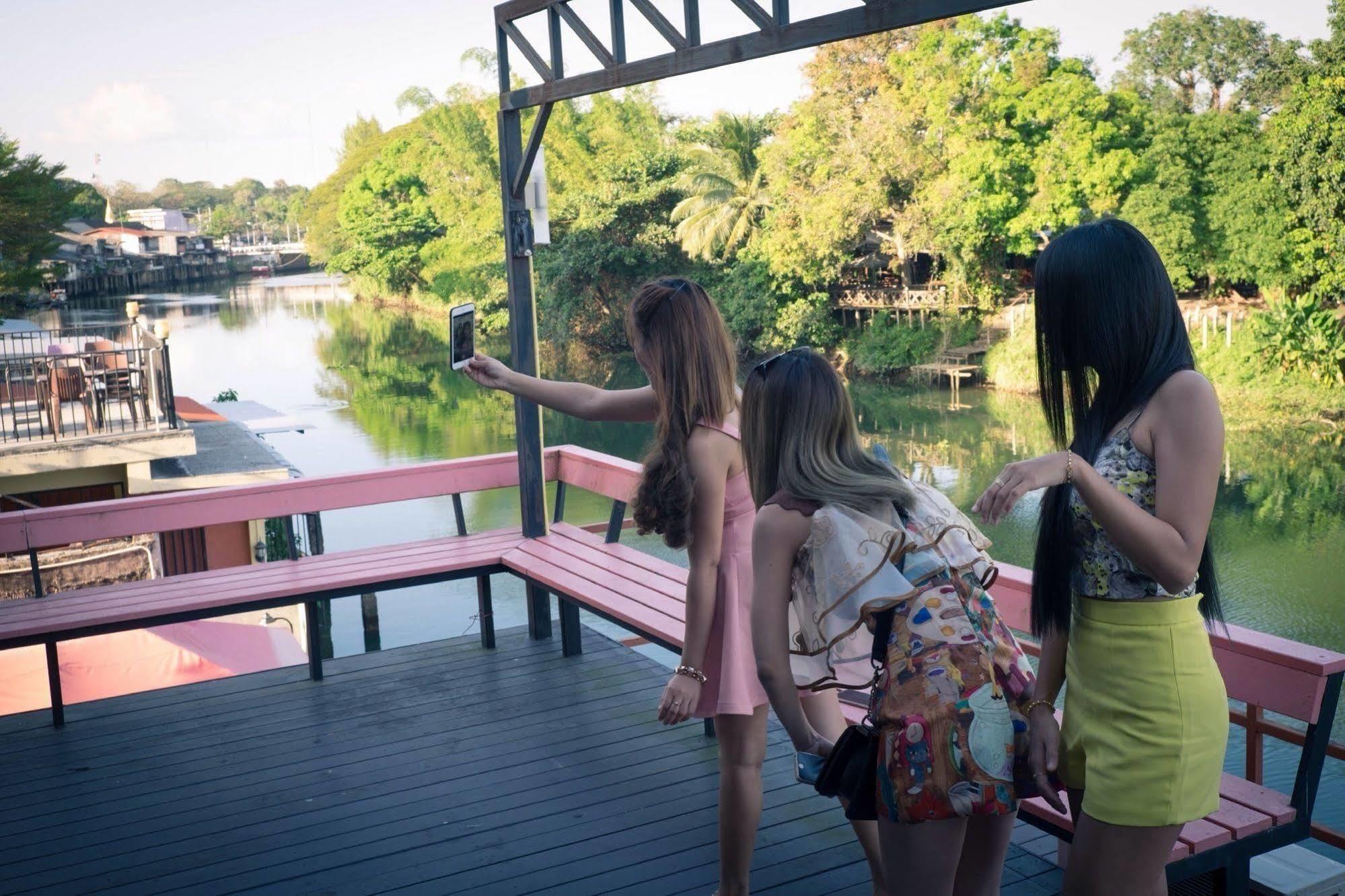 Oyo 671 Laluna River House Csanthaburi Kültér fotó